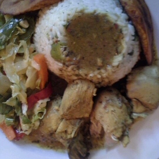 Снимок сделан в Janelle&#39;s Caribbean American Cuisine &amp; Bar пользователем Twanna H. 9/30/2012