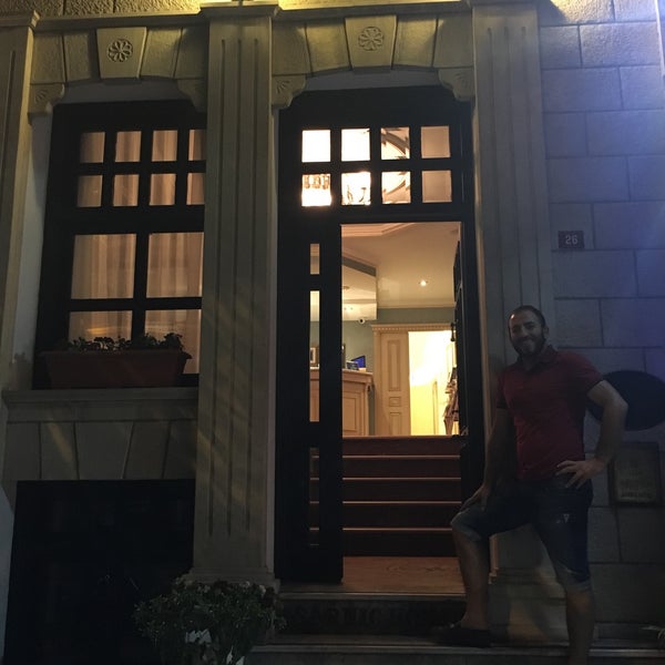 Das Foto wurde bei Sarnıç Hotel von Ertuğrul Ç. am 7/19/2016 aufgenommen