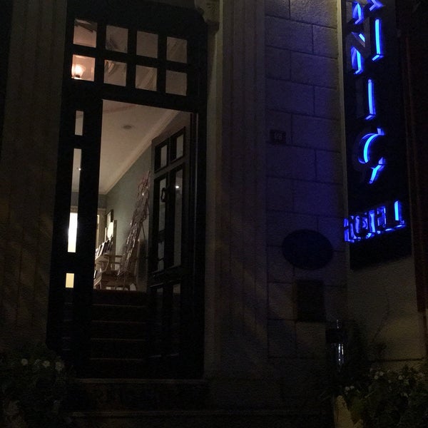 Das Foto wurde bei Sarnıç Hotel von Ertuğrul Ç. am 9/16/2016 aufgenommen