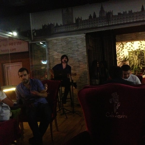 7/16/2013 tarihinde Serdar D.ziyaretçi tarafından Londra Cafe'de çekilen fotoğraf