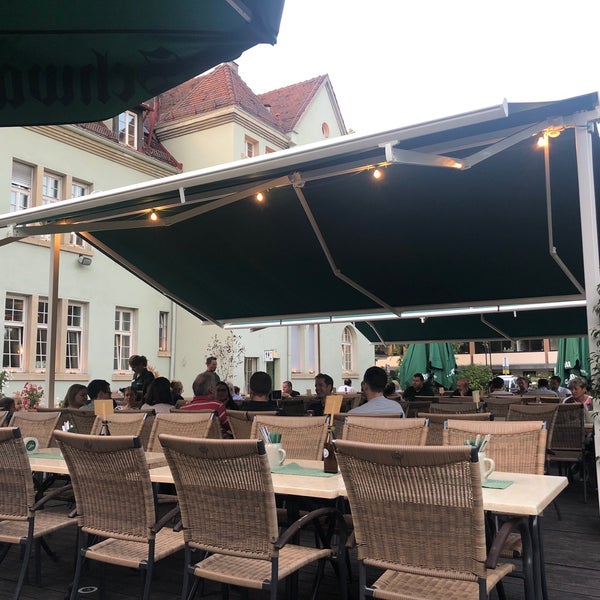 Sicher eins der besten Schnitzel in Stuttgart. Die Location ist schön. Vor allem der Außenbereich und Biergarten. Schnelle freundliche Bedienung!