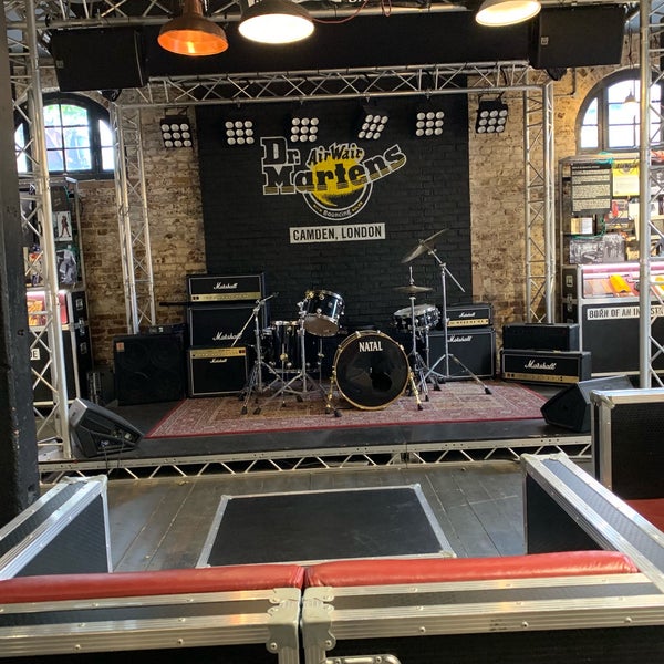 Dm's cheap boot room