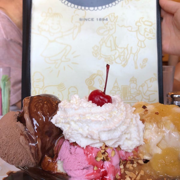 Foto tirada no(a) Fentons Creamery &amp; Restaurant por Jane C. em 8/17/2019