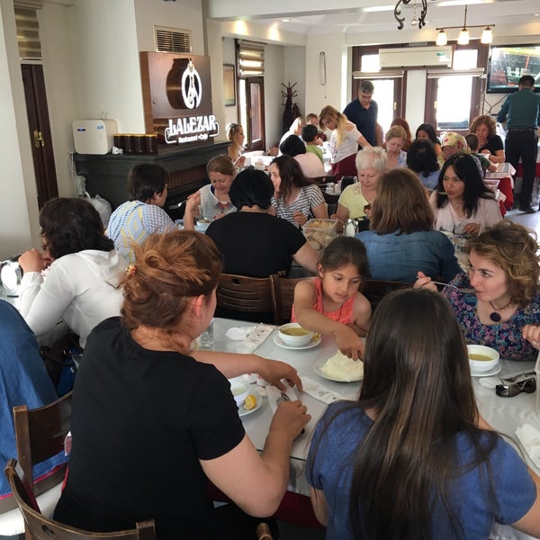 รูปภาพถ่ายที่ Lalezar Restaurant ve Cafe โดย Davut S. เมื่อ 5/13/2017