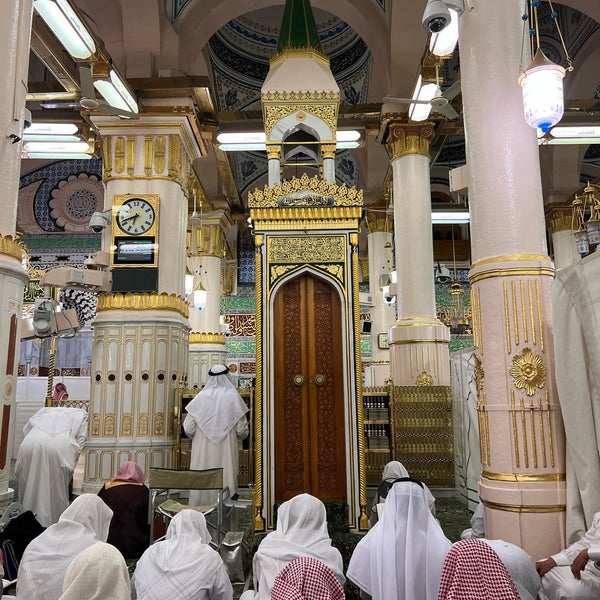 Photo taken at قبر الرسول صلى الله عليه وسلم Tomb of the Prophet (peace be upon him) by SalmanCo on 4/29/2022