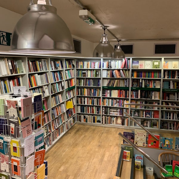 Foto tomada en London Review Bookshop  por Haneul L. el 8/23/2022