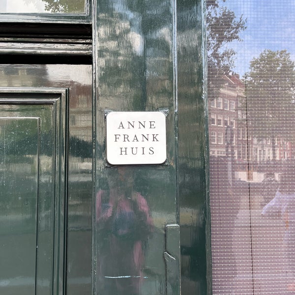 Foto tirada no(a) Casa de Anne Frank por Haneul L. em 7/17/2023