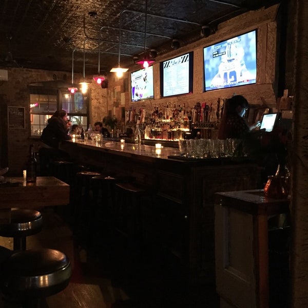 Foto tirada no(a) The Brew Inn por Sage Y. em 12/21/2014
