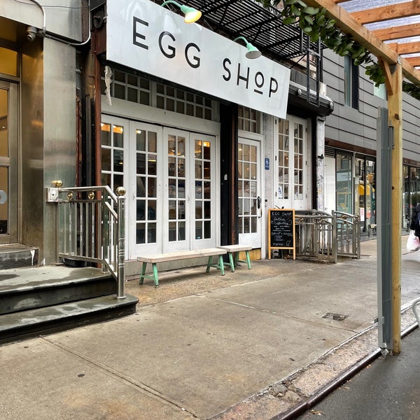 Foto scattata a Egg Shop da Sage Y. il 12/6/2021