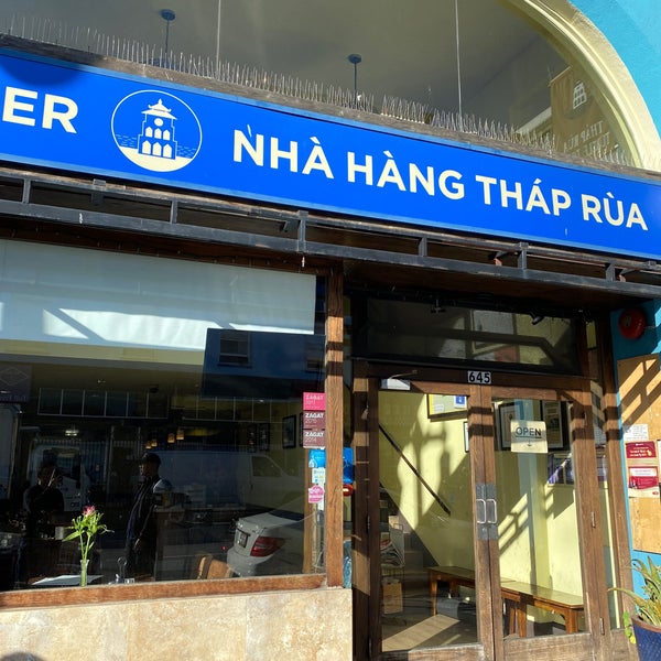 Foto diambil di Turtle Tower Restaurant oleh Trần Quốc Huy pada 2/12/2020