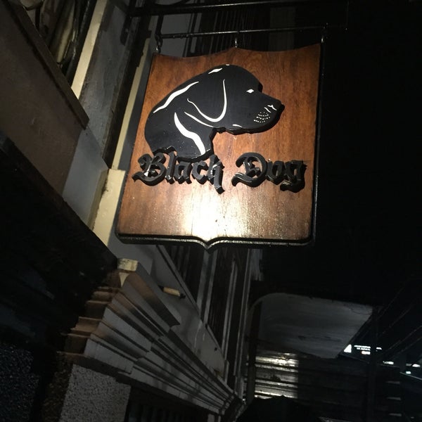 Foto tirada no(a) Black Dog English Pub por Adrianne G. em 12/27/2016
