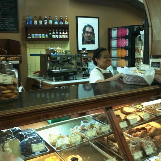 5/31/2013 tarihinde Kenny H.ziyaretçi tarafından La Tropezienne Bakery'de çekilen fotoğraf
