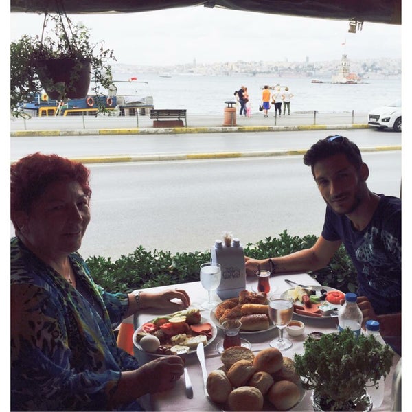 Das Foto wurde bei Salacak Cafe von Yiğit Ezgi S. am 8/22/2015 aufgenommen