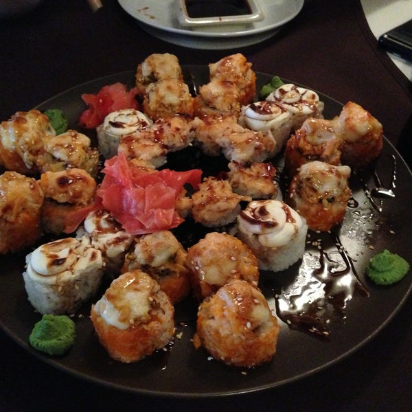Foto tirada no(a) Sushi Time por 💅Natalya L. em 4/20/2013