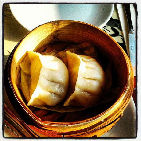 Foto scattata a Mai-Ling Chinese &amp; Sushi da Hakan Z. il 11/20/2012