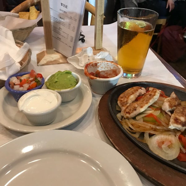 Maintain for years a high quality cheap Mexican food! Best Fajitas in town!!