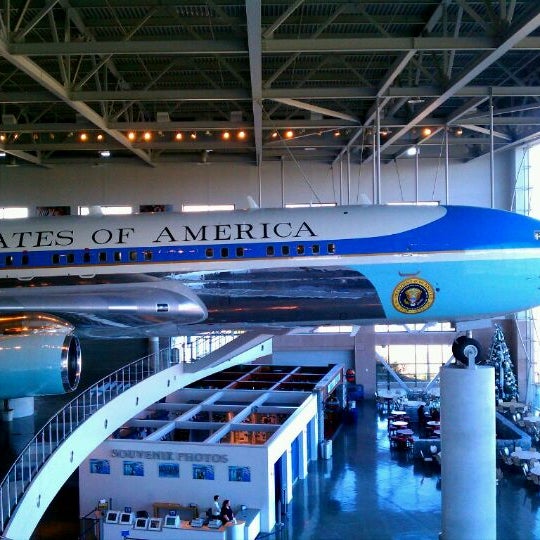 Photo taken at Air Force One Pavilion by Kurt v. on 12/13/2011
