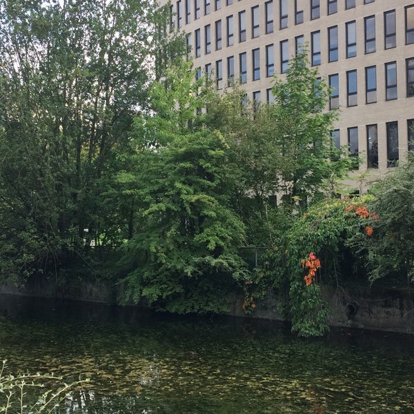 รูปภาพถ่ายที่ Vrije Universiteit Brussel - Brussels Humanities, Sciences &amp; Engineering Campus โดย Tessa V. เมื่อ 8/20/2017