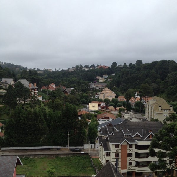 รูปภาพถ่ายที่ Hotel Leão da Montanha โดย Emerson S. เมื่อ 12/11/2013
