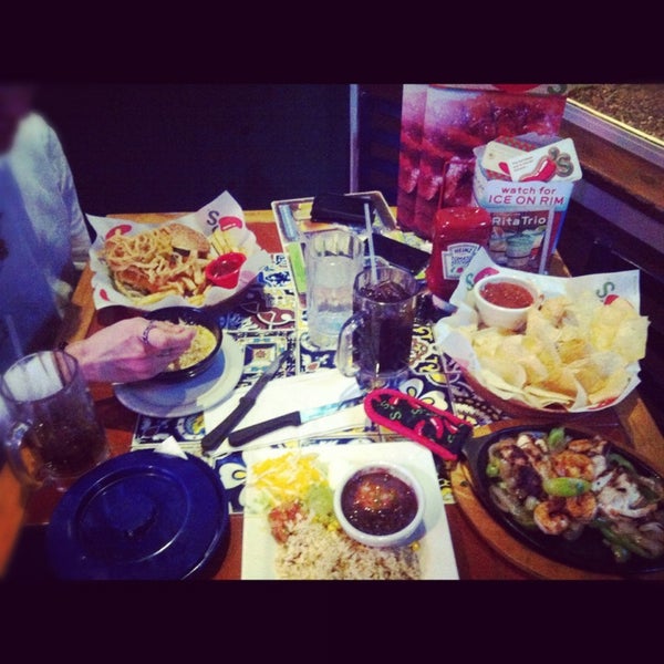 Photo taken at Chili&#39;s Grill &amp; Bar by Nathaniel G. on 12/24/2012