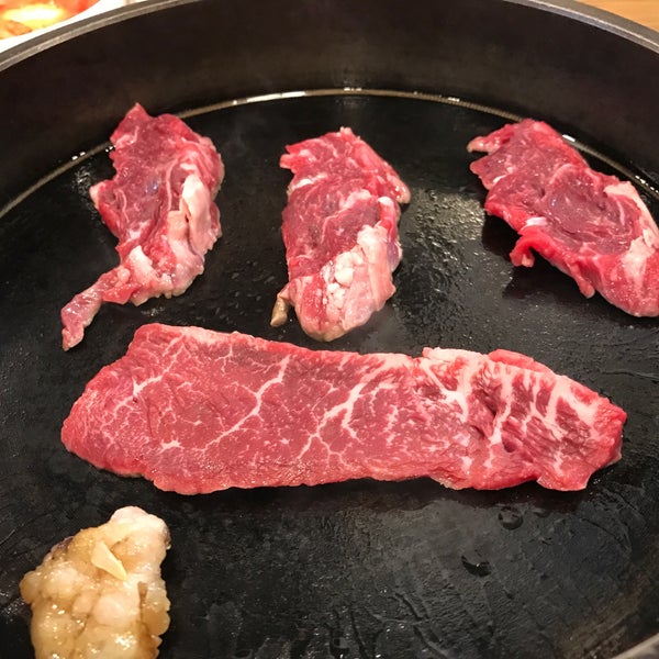 Beef bbq липецк. Говядина брискет на белом фоне. Beef bbq липецк. Грудинка говяжья. Биф брискет.