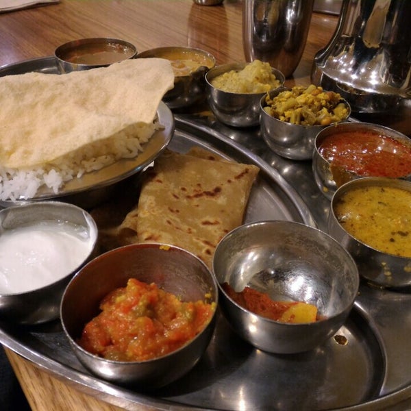 Foto tirada no(a) Sangeetha Restaurant por Sri R. em 10/28/2015