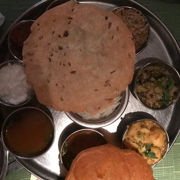 Das Foto wurde bei Pongal Kosher South Indian Vegetarian Restaurant von Sri R. am 12/19/2016 aufgenommen