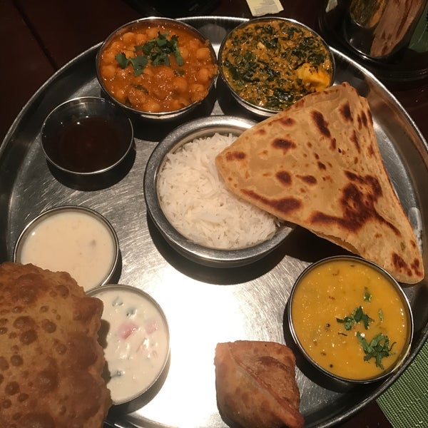 Das Foto wurde bei Pongal Kosher South Indian Vegetarian Restaurant von Sri R. am 12/19/2016 aufgenommen