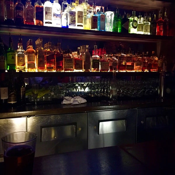 รูปภาพถ่ายที่ Zeki&#39;s Bar โดย Jordan เมื่อ 11/25/2015