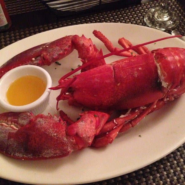 Foto scattata a Psari Seafood Restaurant &amp; Bar da tomomi C. il 12/25/2014