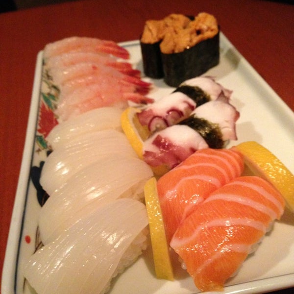 รูปภาพถ่ายที่ East Japanese Restaurant (Japas 27) โดย tomomi C. เมื่อ 3/3/2013