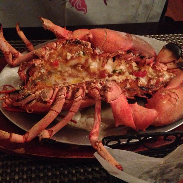 Photo taken at Psari Seafood Restaurant &amp; Bar by tomomi C. on 12/25/2014