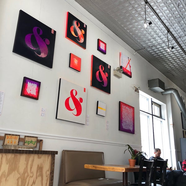 Foto tirada no(a) Gallery Cafe por Megan B. em 2/11/2018