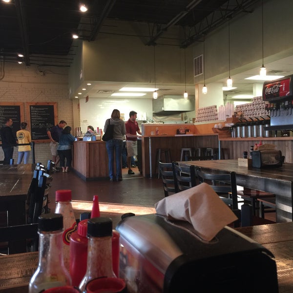 Foto tirada no(a) Maple Street Biscuit Company por Nikko M. em 12/12/2015