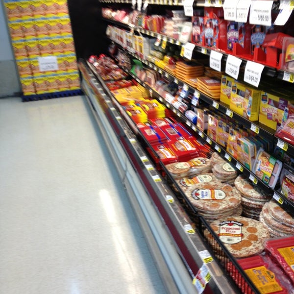 Ken's IGA Grocery Store in Guyton