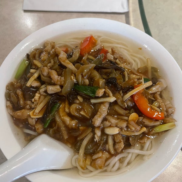 J & J Wonton Noodle House Chinese Restaurant in Victoria