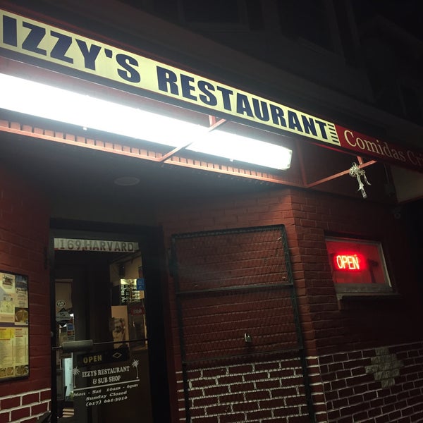 Photo taken at Izzy&#39;s Restaurant by Dan V. on 11/25/2017