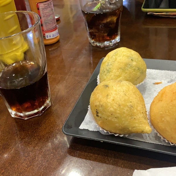 Foto tirada no(a) Santa Coxinha por Caio L. em 12/7/2019