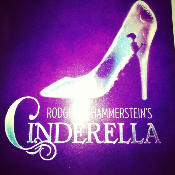 Foto tirada no(a) Cinderella on Broadway por David G. em 2/23/2013