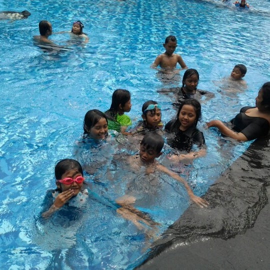 Photos At Swimming Pool Villa Meruya Kembangan Jakarta