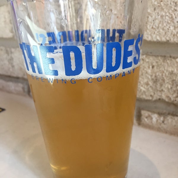 Foto scattata a The Dudes&#39; Brewing Co. da Scott J. il 10/24/2018