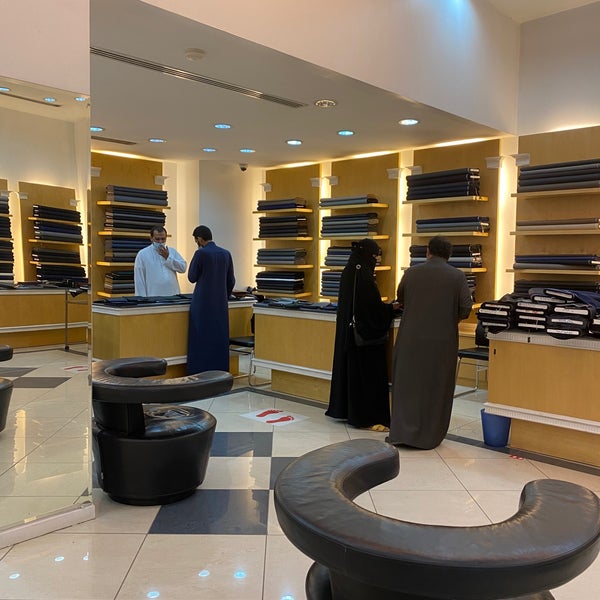 الصور في محل الجعدي للأقمشة الرجالية بالرياض