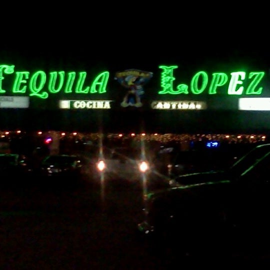Foto tirada no(a) Tequila Lopez Mexican Restaurant por Maya M. em 12/25/2012