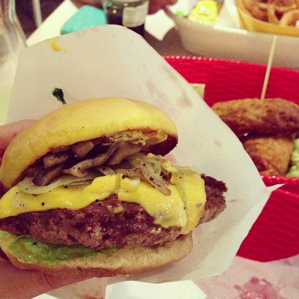 6/23/2013にPam S.がOmakase Burgerで撮った写真