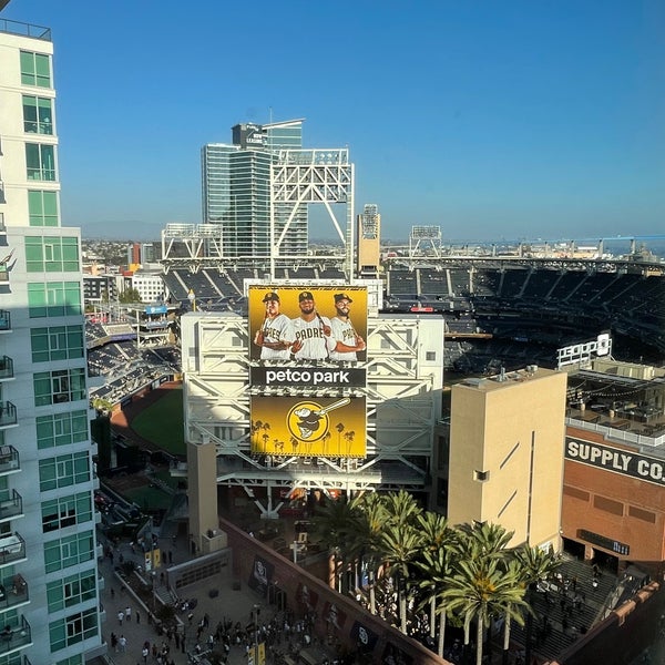 รูปภาพถ่ายที่ San Diego Marriott Gaslamp Quarter โดย Miki R. เมื่อ 6/27/2021