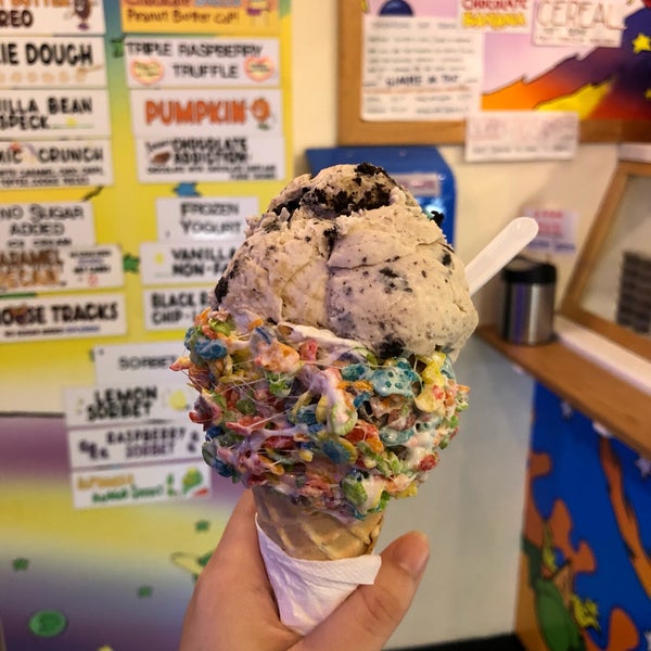 Photo taken at Emack &amp; Bolio&#39;s Ice Cream by Essie P. on 2/24/2018