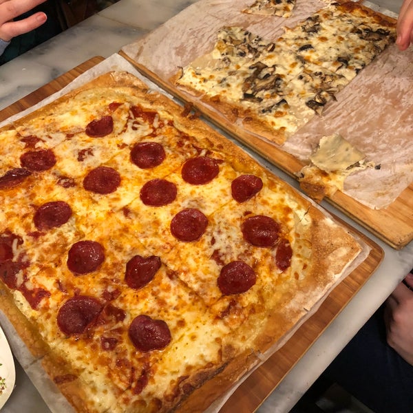 12/26/2018 tarihinde Essie P.ziyaretçi tarafından Pizza Rollio'de çekilen fotoğraf