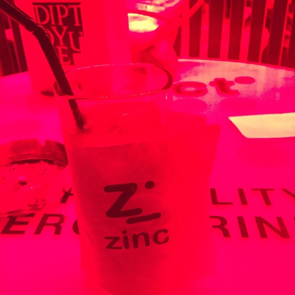 5/19/2016にTanuj D.がZinc Night Clubで撮った写真