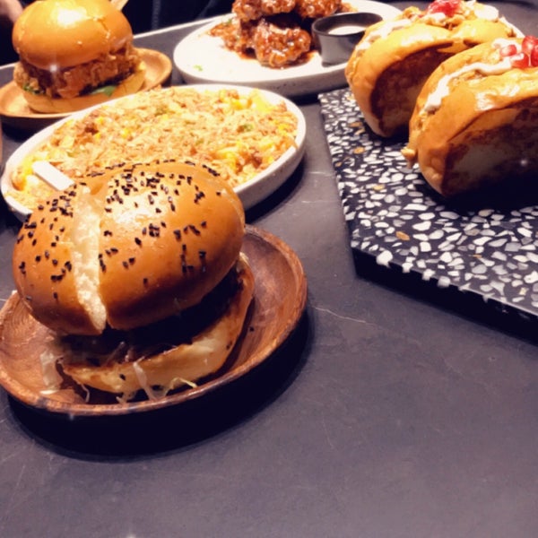 Photo taken at Gourmet Burger by Nawal🗝 ♊. on 10/16/2019