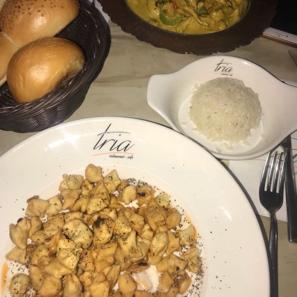 Foto tirada no(a) Tria Restaurant Cafe por Banu B. em 11/25/2017